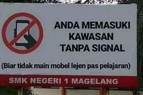 10 Spanduk yang Ada di Sekolah Ini Tulisannya Bikin Cekikikan
