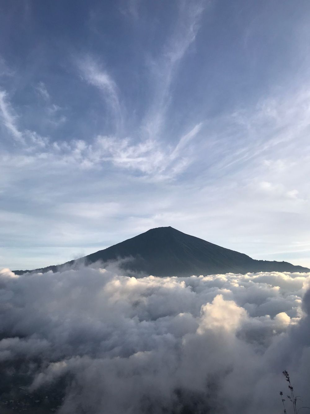 7 Hal yang akan Kamu Temukan saat Mendaki Bukit Pergasingan di Lombok