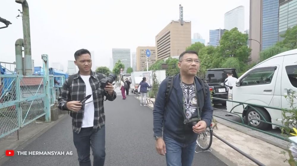 8 Potret Ashanty Jajan Street Food di Pasar Jepang, Rela Antre