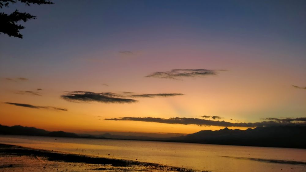 Panorama Memesona Sunset di Teluk Bima yang Bikin Jatuh Cinta