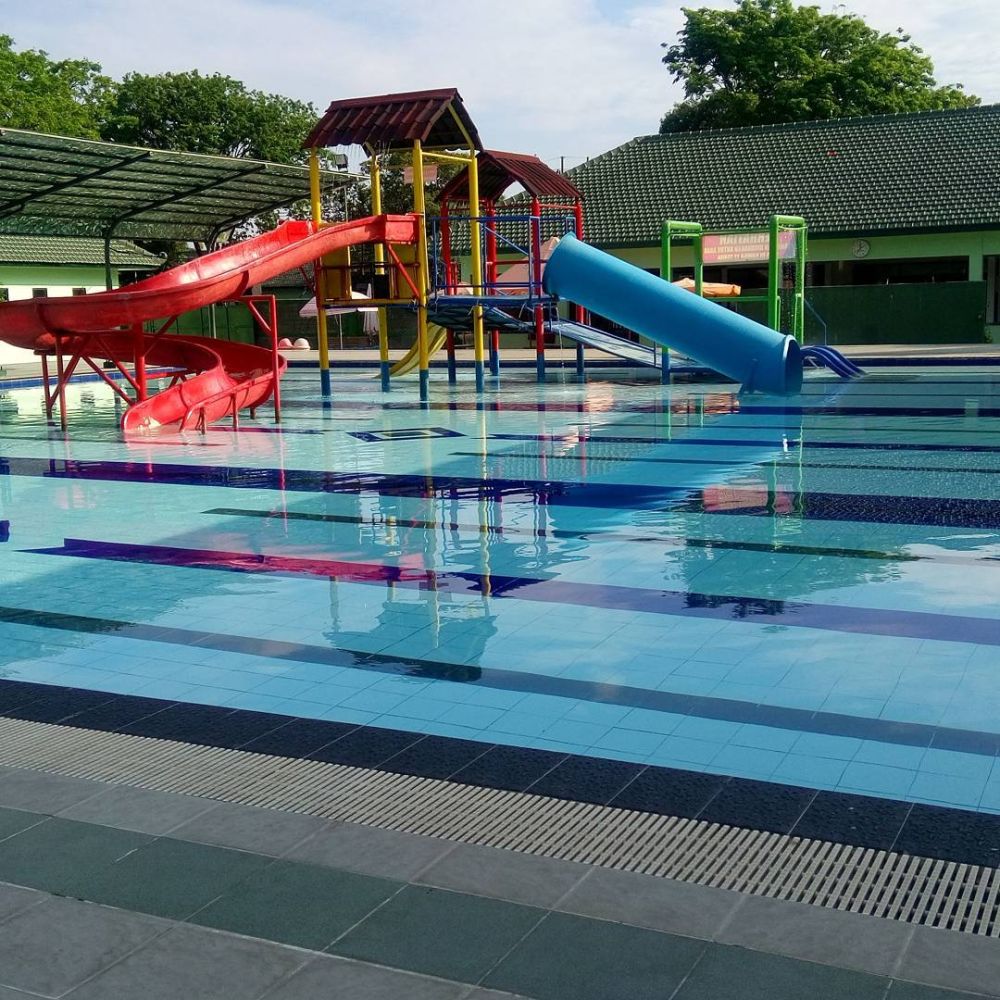 7 Kolam Renang Anak di Surabaya, Bikin Puas Main Air!
