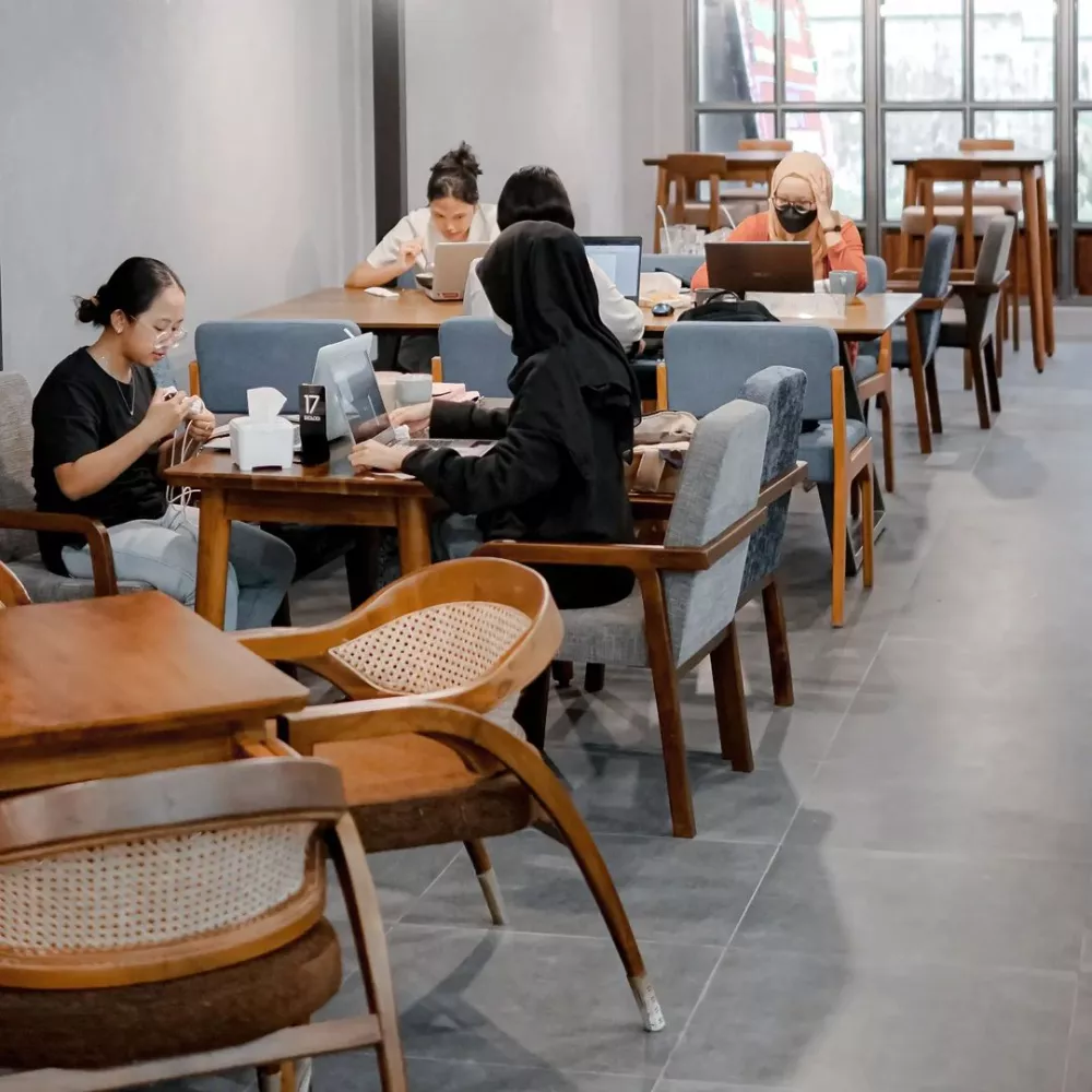 7 Kafe Dekat UNY, Banyak yang Rimbun dan WiFi Kencang