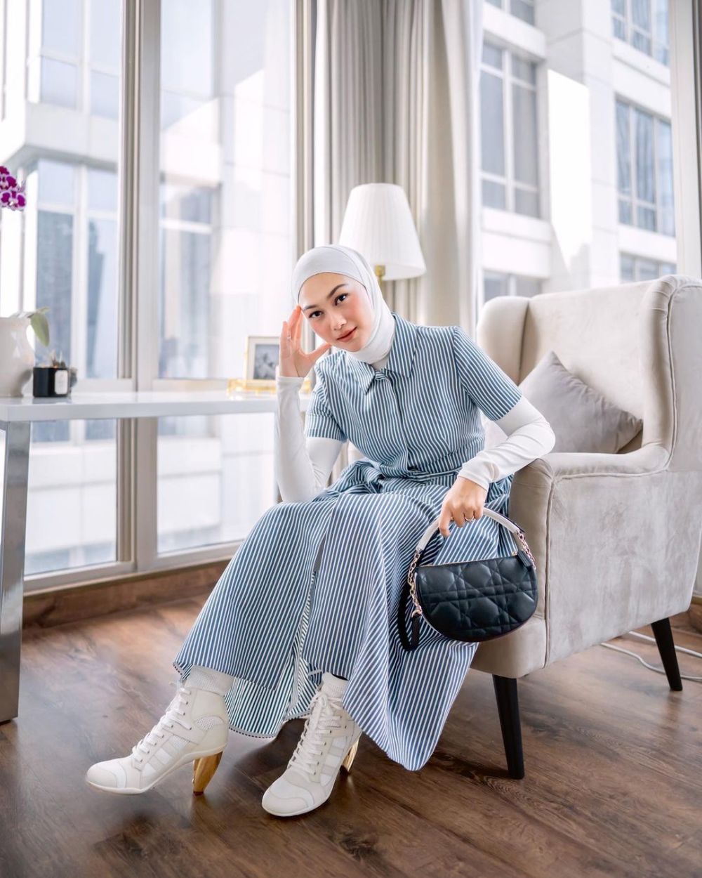 8 Ide Smart Casual Outfit Ala Indah Nada Puspita, Stunning!