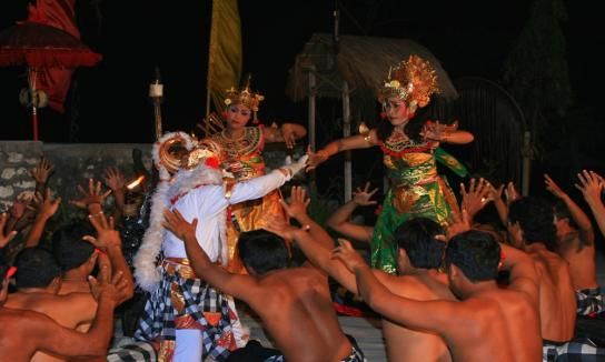 4 Tempat Nonton Pertunjukan Tari Kecak di Bali, Bikin Takjub