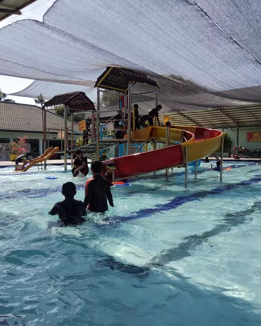 7 Kolam Renang Anak di Surabaya, Bikin Puas Main Air!