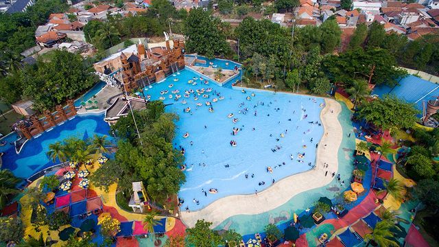 5 Tempat Wisata Kolam Renang  di Tangerang, Asyik Buat Liburan!