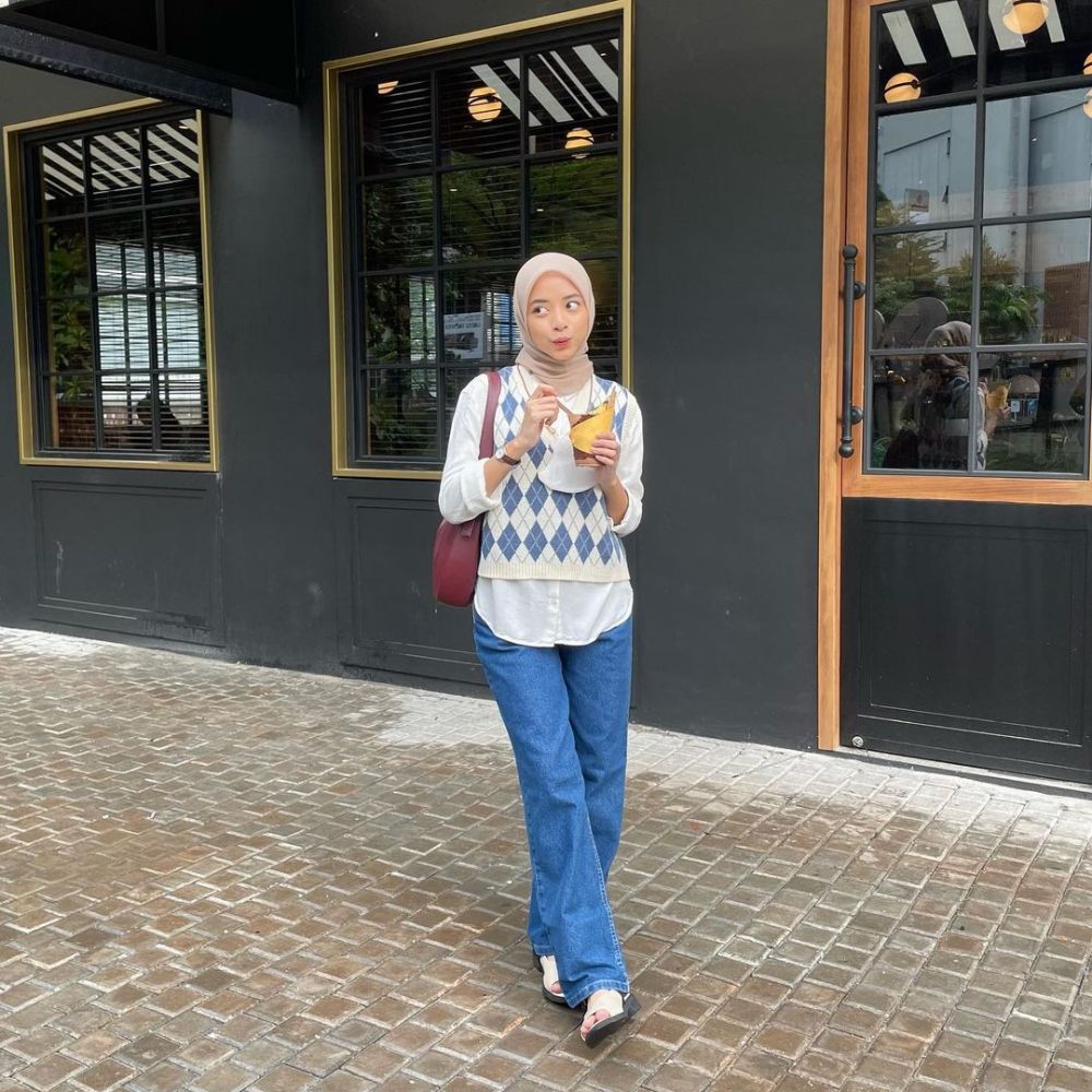 Mix And Match OOTD Nuansa Biru Putih Ala Selebgram Hijab