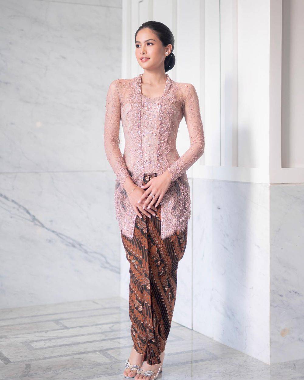 20 Inspirasi Kebaya Kutu Baru Ala Seleb, Simpel Dan Elegan