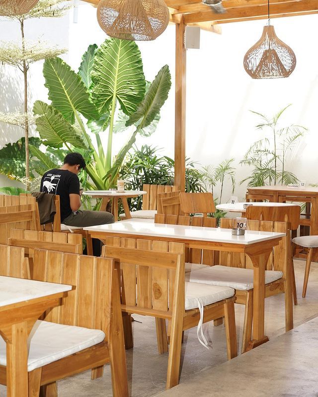 5 Kafe WiFi Lancar di Denpasar, Nyaman buat Kerja