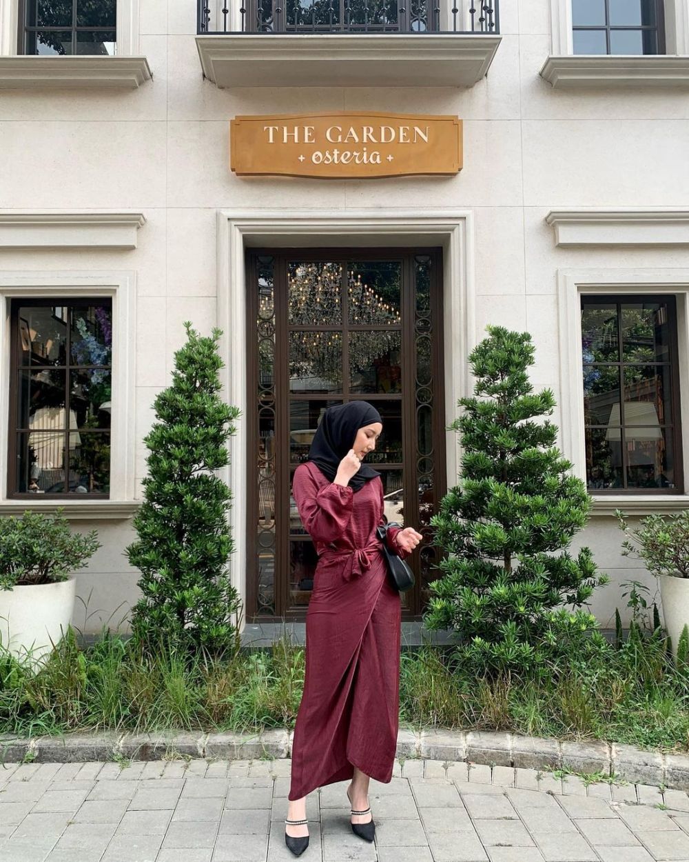 9 OOTD Kondangan Hijab Kasual Ala Denisse Shaqira, Cantik Menawan