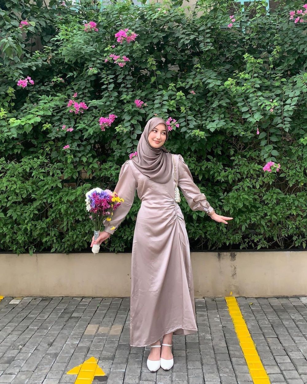 9 OOTD Kondangan Hijab Kasual Ala Denisse Shaqira, Cantik Menawan