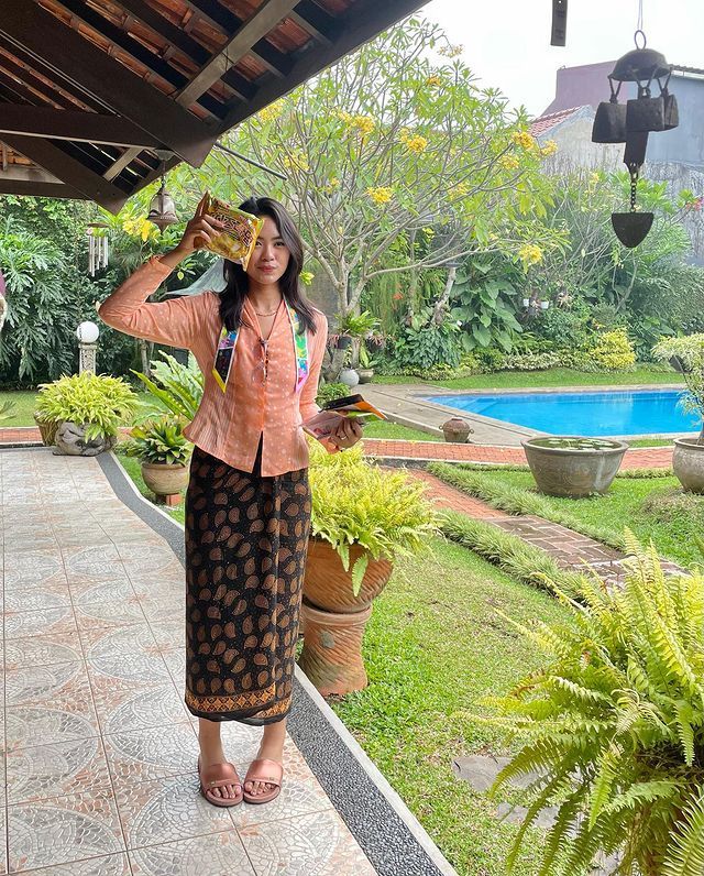 Inspirasi Ootd Dengan Kebaya Modern Ala Rania Yamin