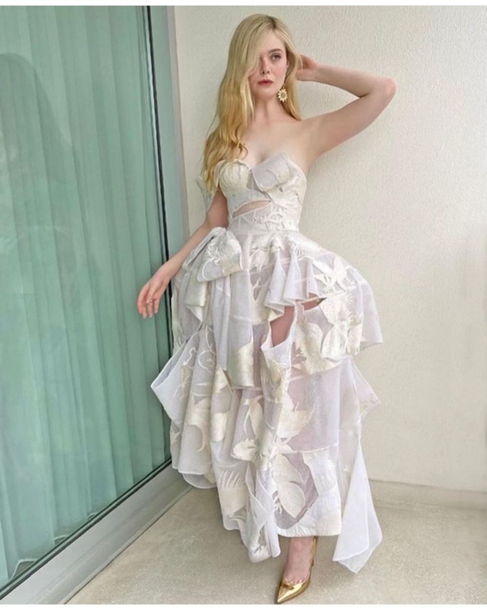 10 Penampilan Elle Fanning dalam Balutan Fancy Dress