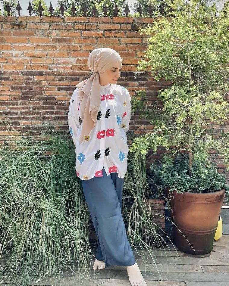7 Inspirasi OOTD hijab ala Putri Anne, Gaya Playful hingga Edgy! 