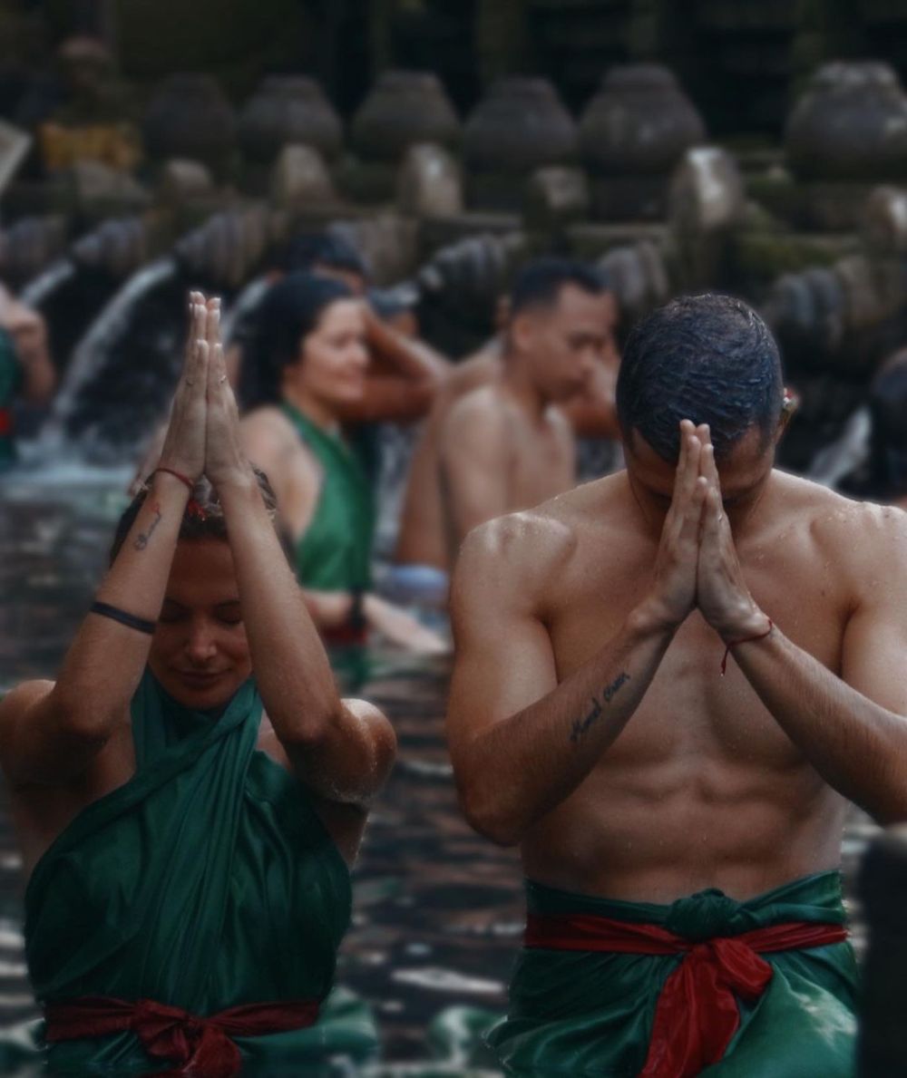 Cara Melukat di Pura Tirta Empul, Dikunjungi Guido Rodriguez