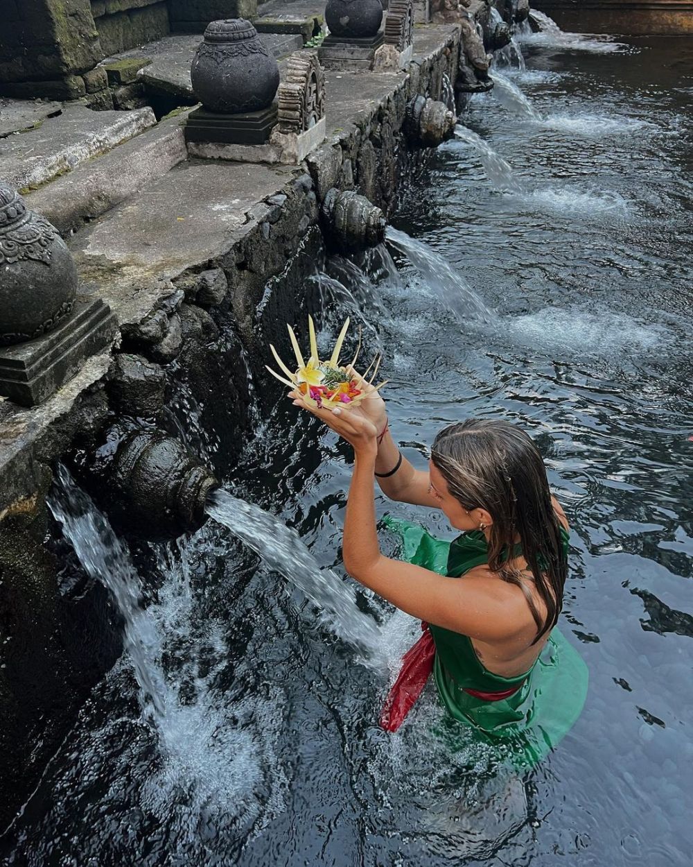 Cara Melukat di Pura Tirta Empul, Dikunjungi Guido Rodriguez