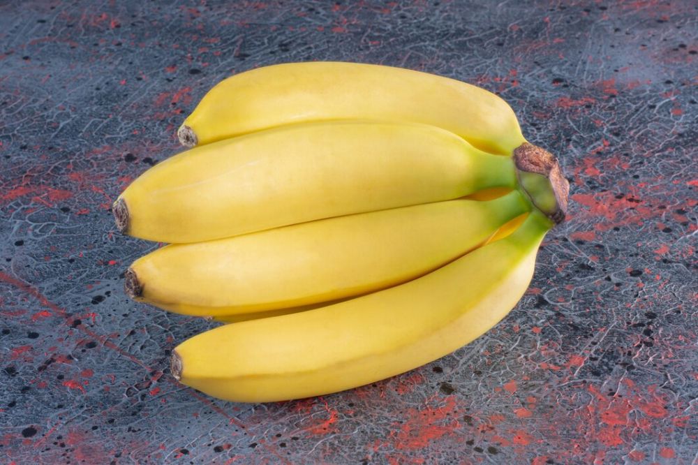 Купили две грозди бананов в одной было. Связка бананов. Гроздь бананов. Гроздь бананов или связка бананов. Индийские бананы.