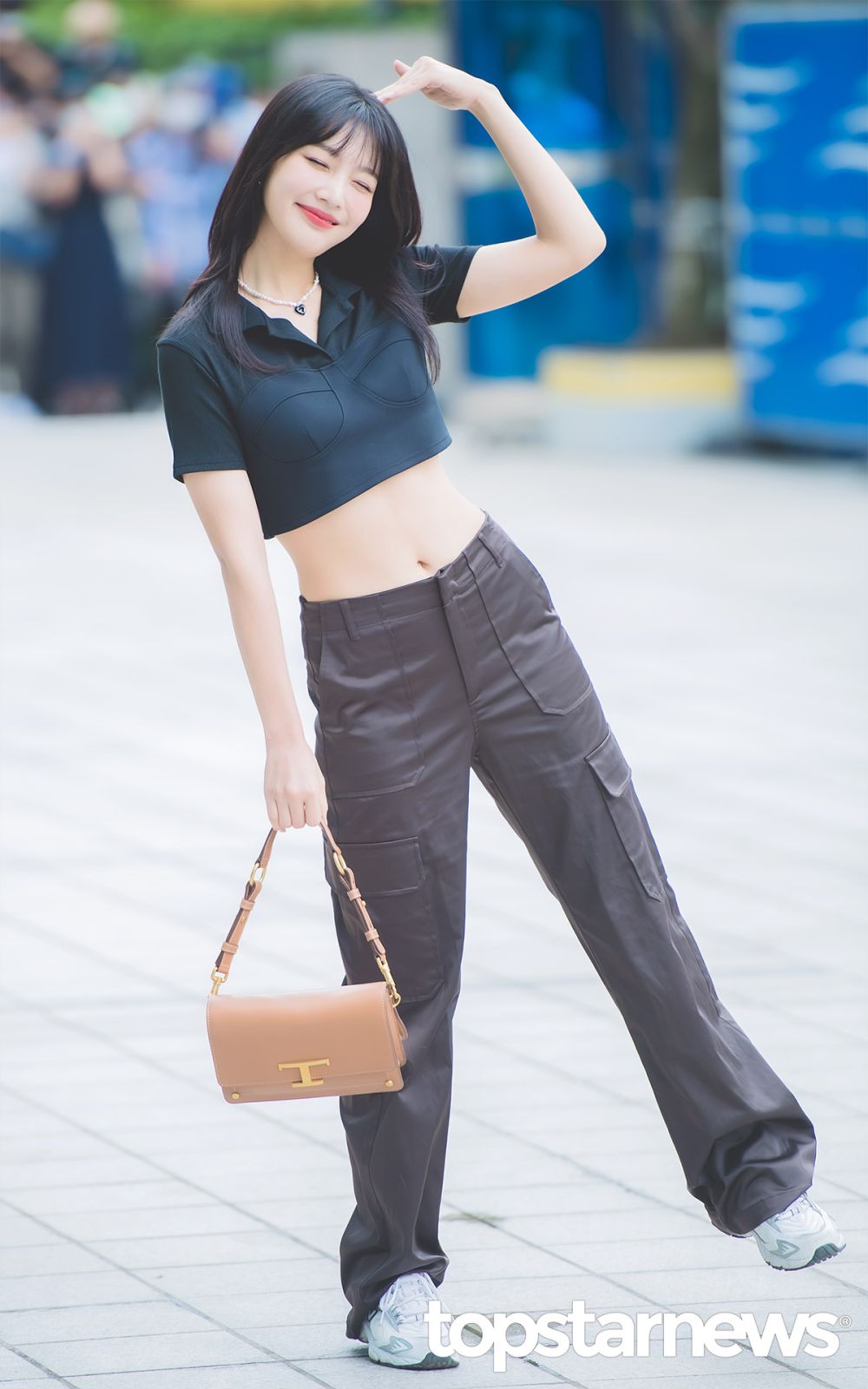 20 Ide Padu Padan Cargo Pants ala Red Velvet, Stylish Buat OOTD!