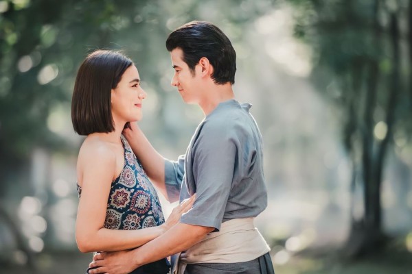 10 Potret Mario Maurer dan Kimmy Kimberley di Drama Royal Doctor