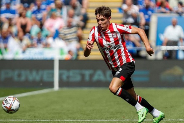 9 Potret Aaron Hickey, Bek Muda Andalan Brentford FC
