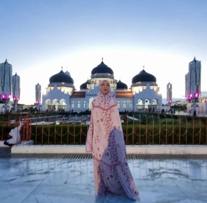 7 Momen Angelina Sondakh di Aceh, Tausiah hingga Wisata Religi!