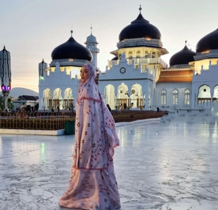 7 Momen Angelina Sondakh di Aceh, Tausiah hingga Wisata Religi!