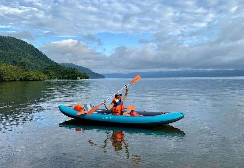 5 Danau Di Indonesia Yang Airnya Sebening Kaca, Jernih!