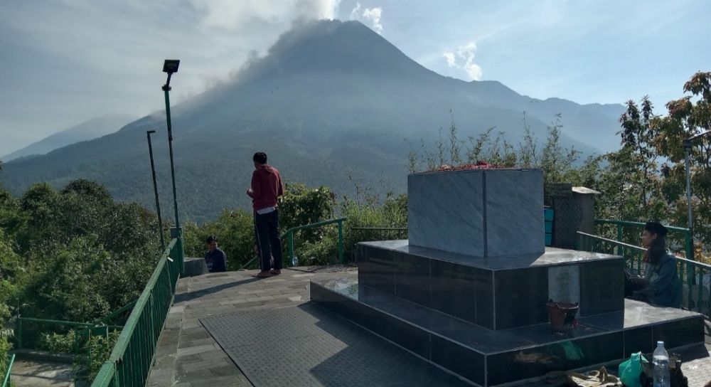Bukit Turgo Sleman, Spot Terbaik Melihat Lelehan Lava Merapi
