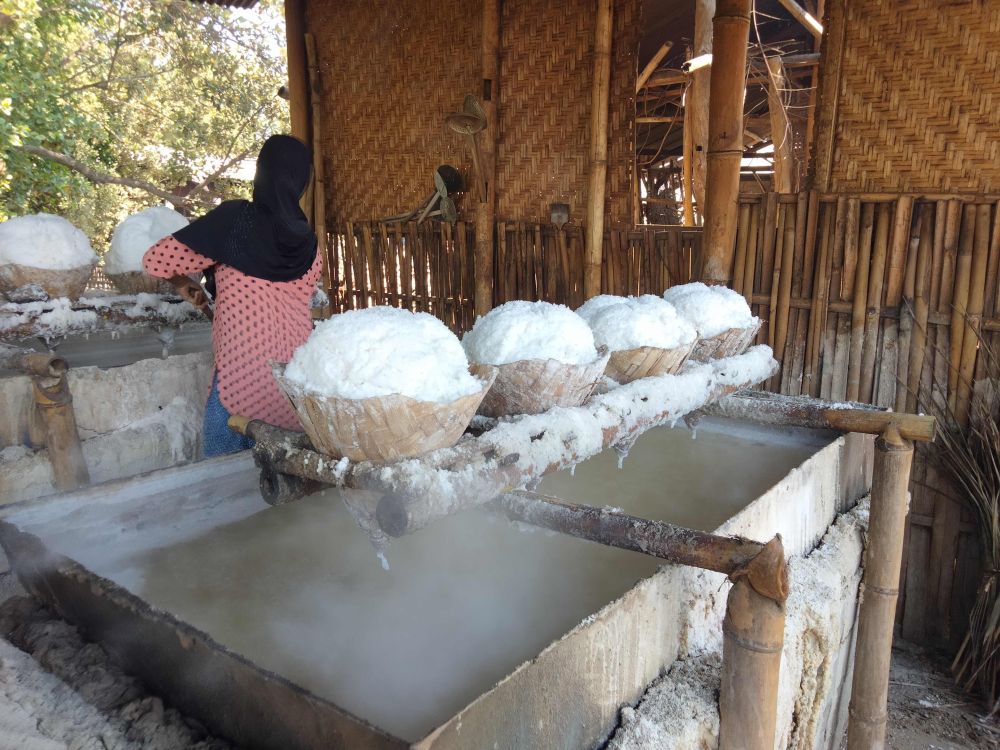 Harga Garam di Lombok Merangkak Naik, Pedagang Banyak Jual Garam Impor