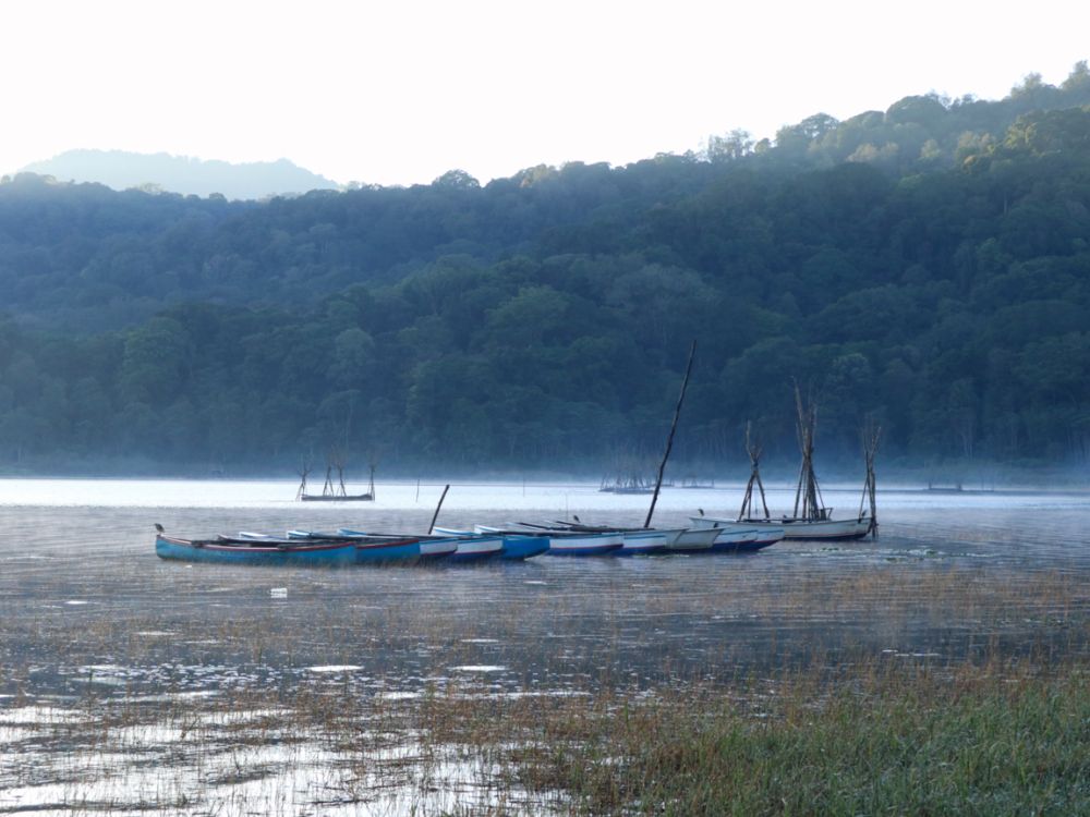 7 Potret Danau Tamblingan di Pagi Hari, Magis!