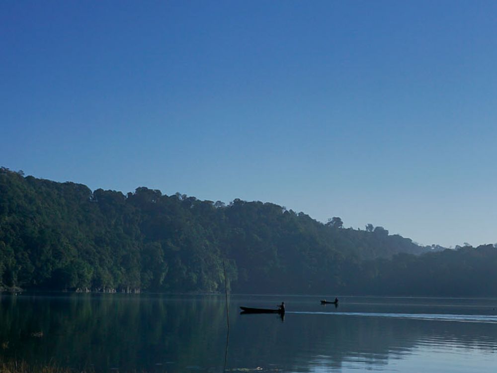 7 Potret Danau Tamblingan di Pagi Hari, Magis!