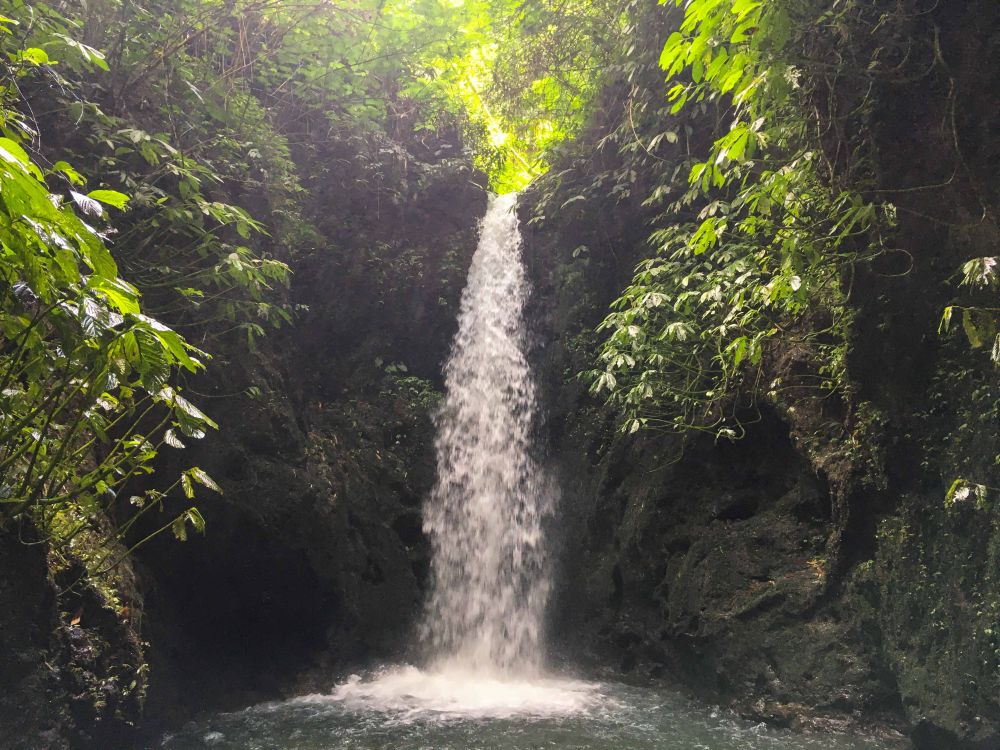 5 Air Terjun Menawan di Gianyar, Gak Boleh Kamu Lewatkan