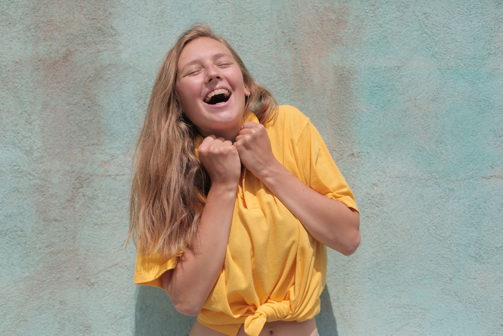 5 Cara Mengetahui Sifat Seseorang Berdasarkan Cara Mereka Tertawa