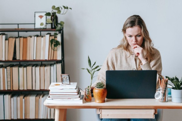 5 Tips Mengatasi Ketakutan Penulis saat Berbagi Karyanya