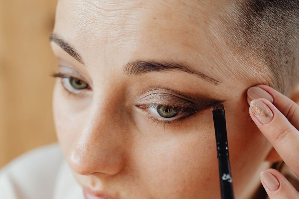 5 Step Membuat Smudged Eyeliner, Gaya Eye Makeup yang Sedang Tren!
