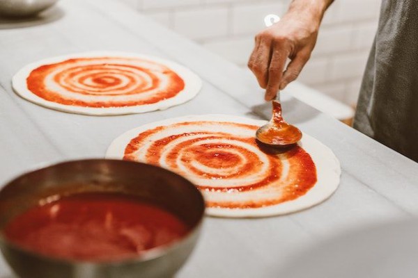 5 Perbedaan Saus Pizza dan Saus Tomat, Jangan Salah Pakai!