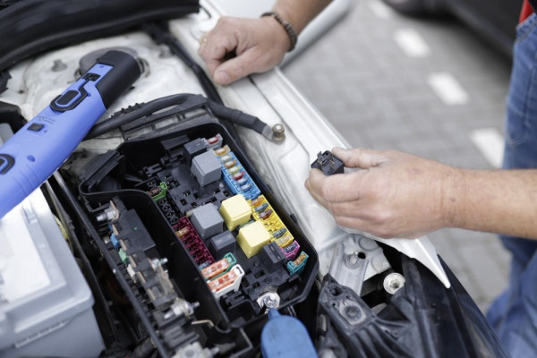 5 Penyebab Aki Mobil Sering Habis, Segera Perbaiki!