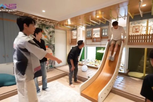7 Potret NCT DoJaeJung Main di Playground Rafathar dan Cipung, Seru!