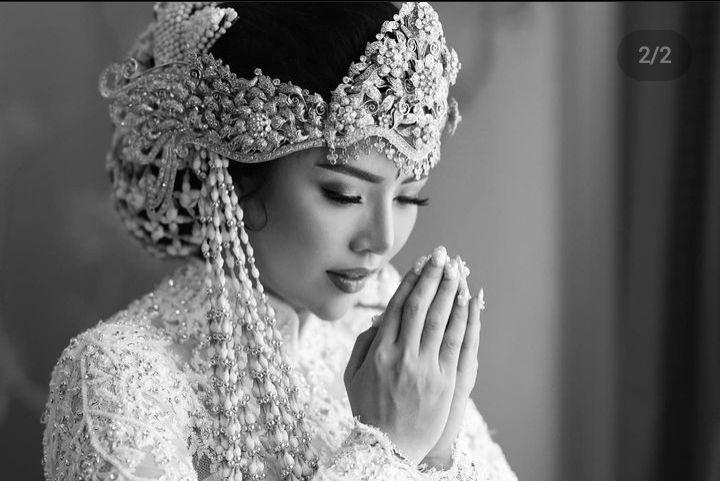 Pesona Nurul Kamaria Istri Angga Wijaya Di Pernikahannya