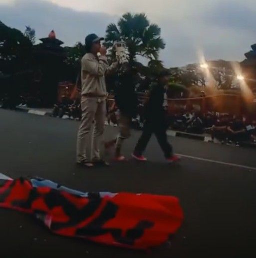 Massa Aksi Kamisan Tragedi Kanjuruhan Kepung Balai Kota Malang