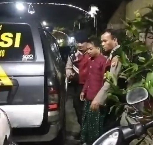 Viral Guru Ngaji di Malang Digelandang Polisi karena Cabuli Muridnya