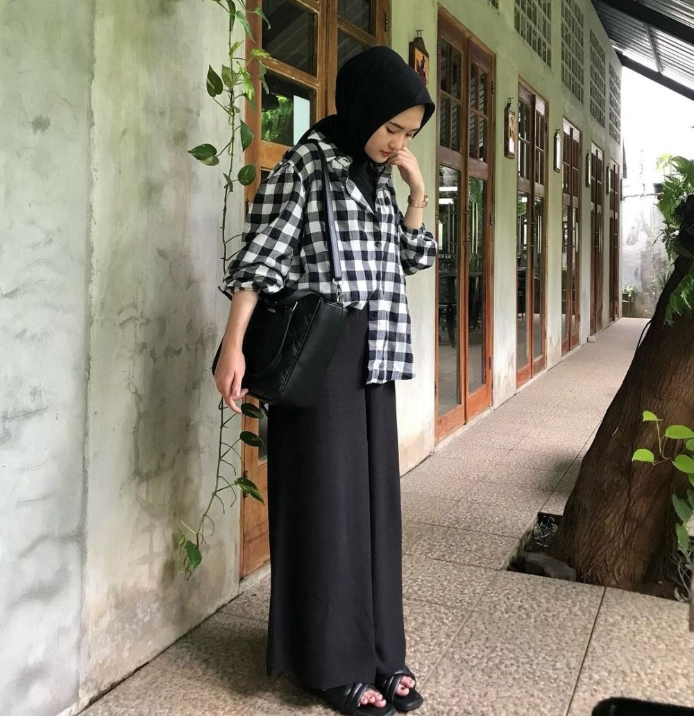 9 Inspirasi Outfit Hijab Bermotif KotakKotak Intan Ghazella