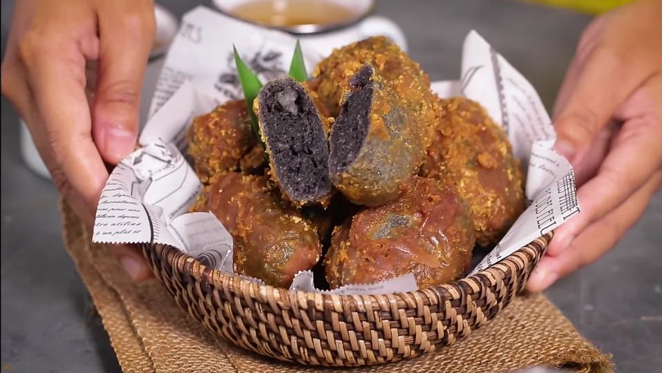 Gemblong Tradisional dengan Lapisan Gula Merah 
