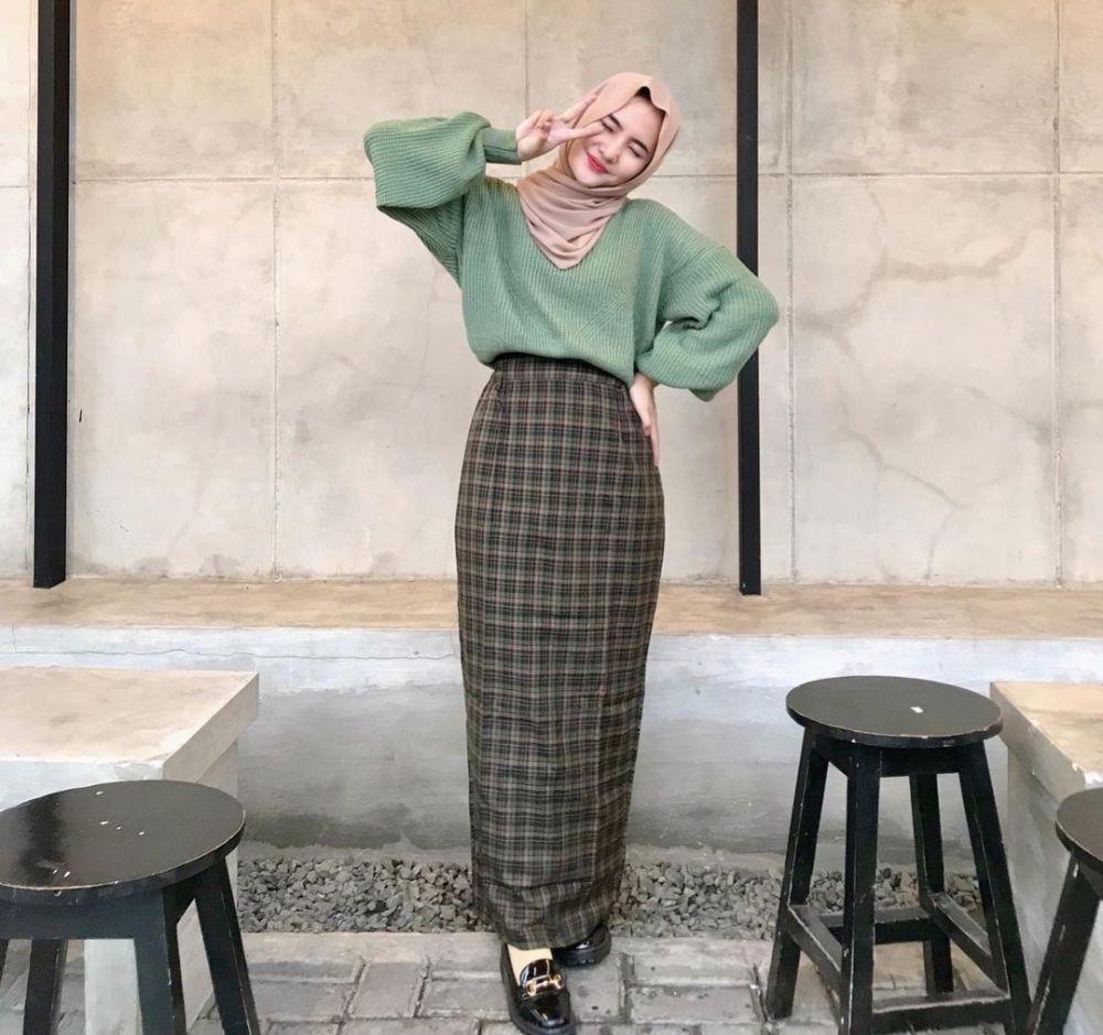 9 Inspirasi Outfit Hijab Bermotif KotakKotak Intan Ghazella