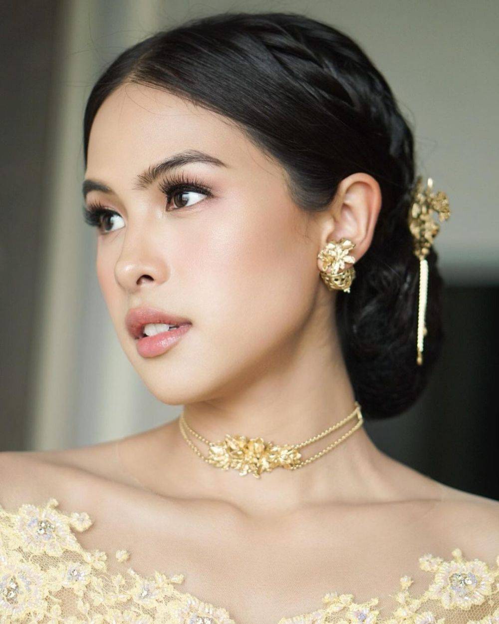 9 Inspirasi Makeup Natural Ala Maudy Ayunda, Mudah Ditiru!