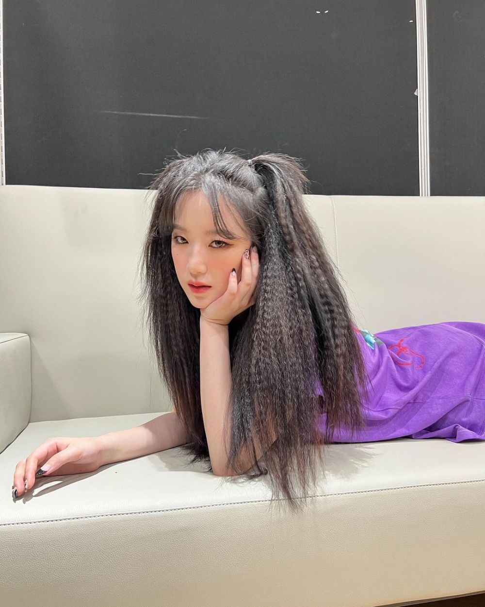 8 Pesona Gaya Rambut Messy ala Shuhua (G)I-DLE, Eye Catching