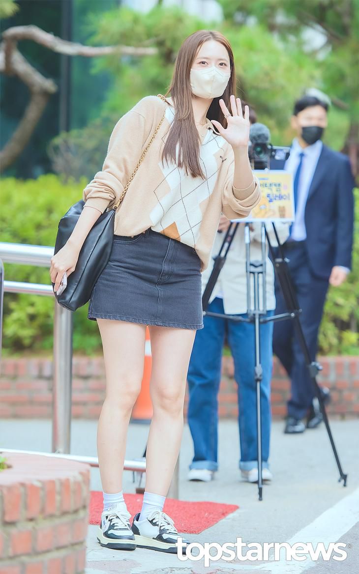 7 Ide Outfit Buat Travelling ala Yoona SNSD, Bikin Kamu Comfy