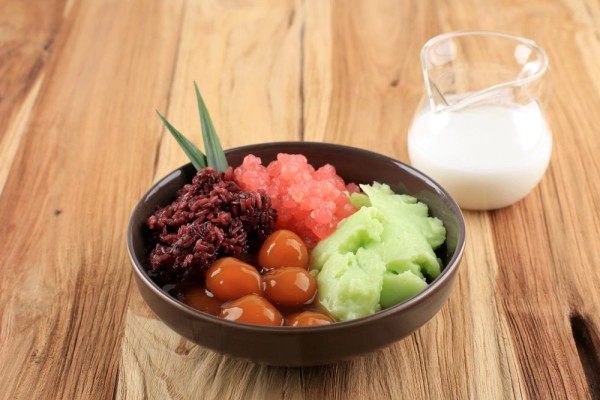 Mengulik Manis Legitnya Bubur Kampiun Minang, Terdiri dari 6 Bubur!
