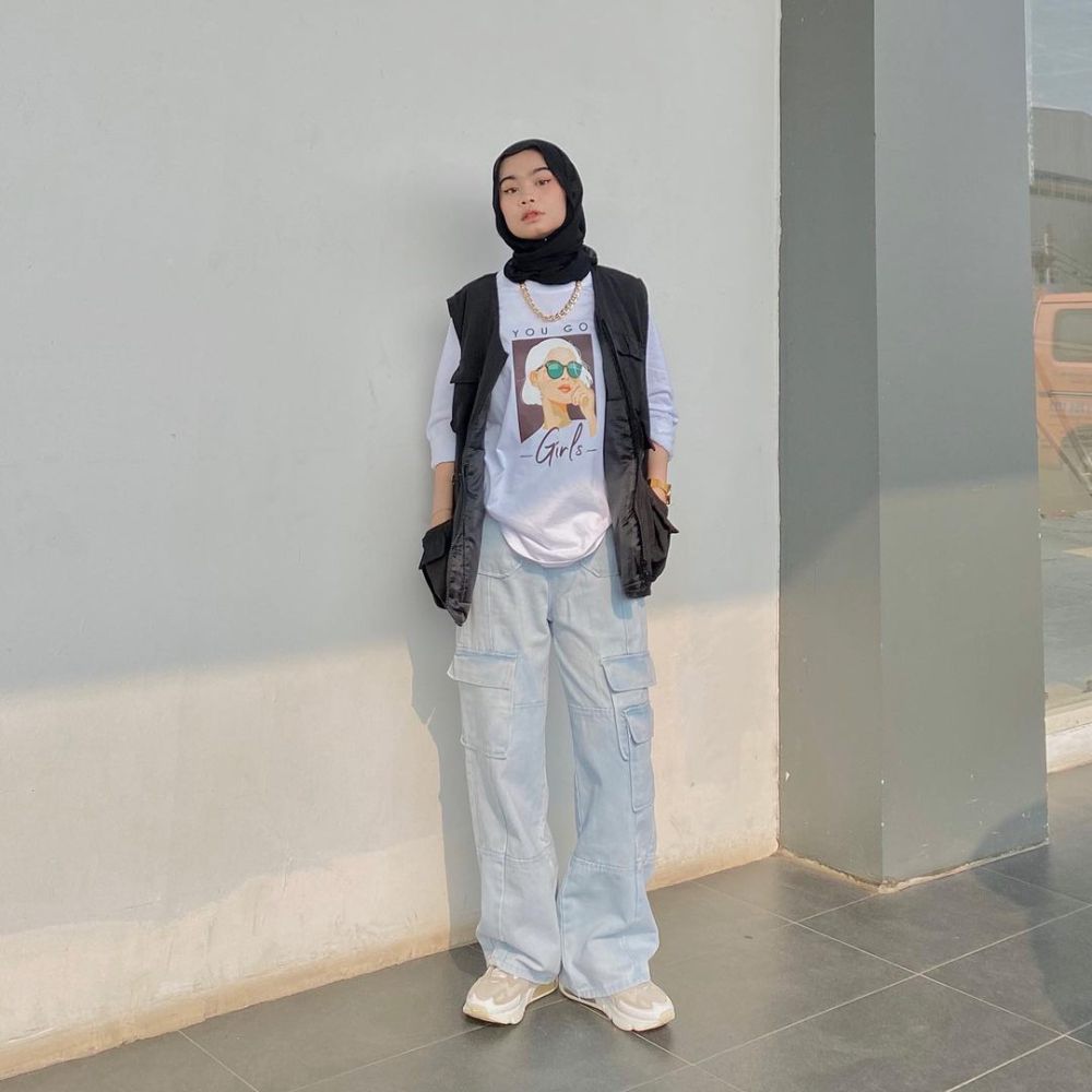 12 OOTD Kaus Oversize ala Nola Clara, Boyish Look yang Hits dan Modis!