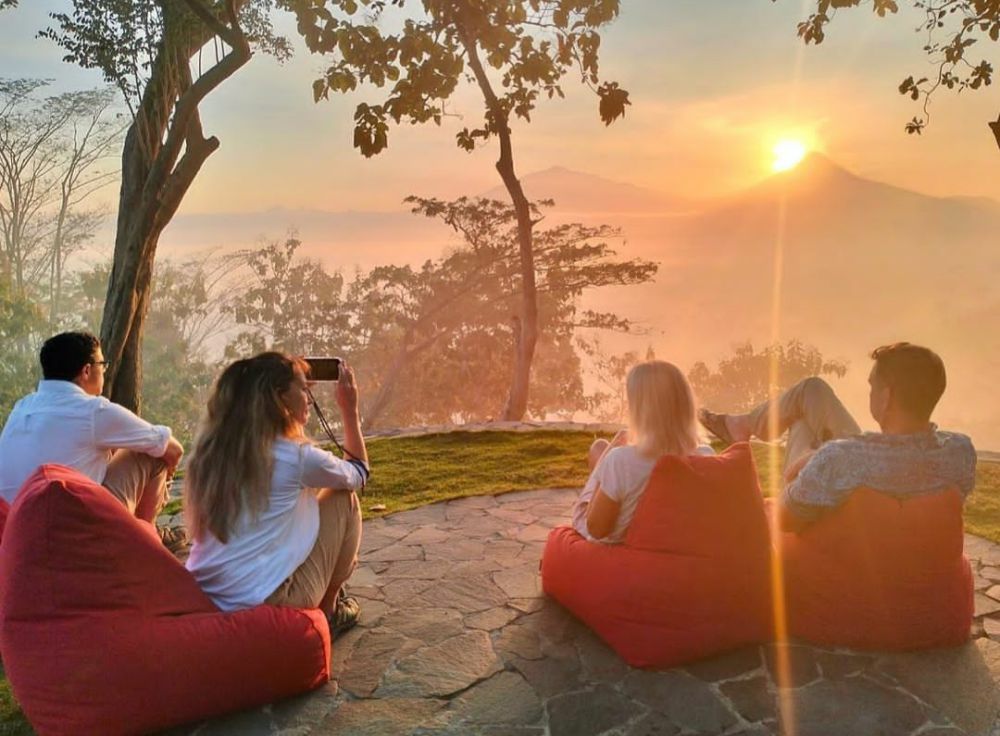 9 Potret Sinar Hill, Spot Sunrise dan Sunset di Borobudur Magelang